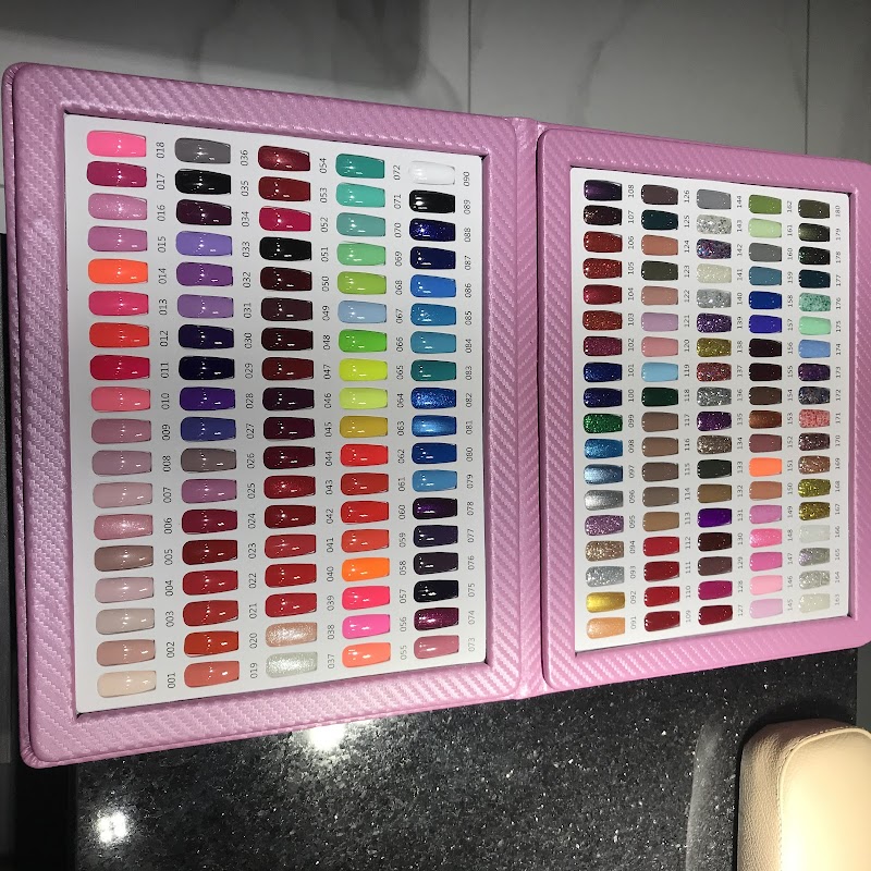 Nail Lounge finished nail set