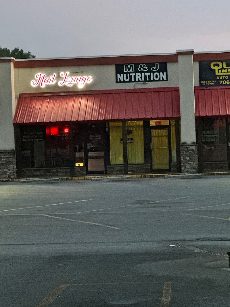 Dip powder nails at Nail Lounge